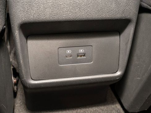 Used 2023 Nissan Rogue SV image 7