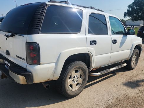 Used 2004 Chevrolet Tahoe LS w/ Preferred Equipment Group AWD/4WD image 4