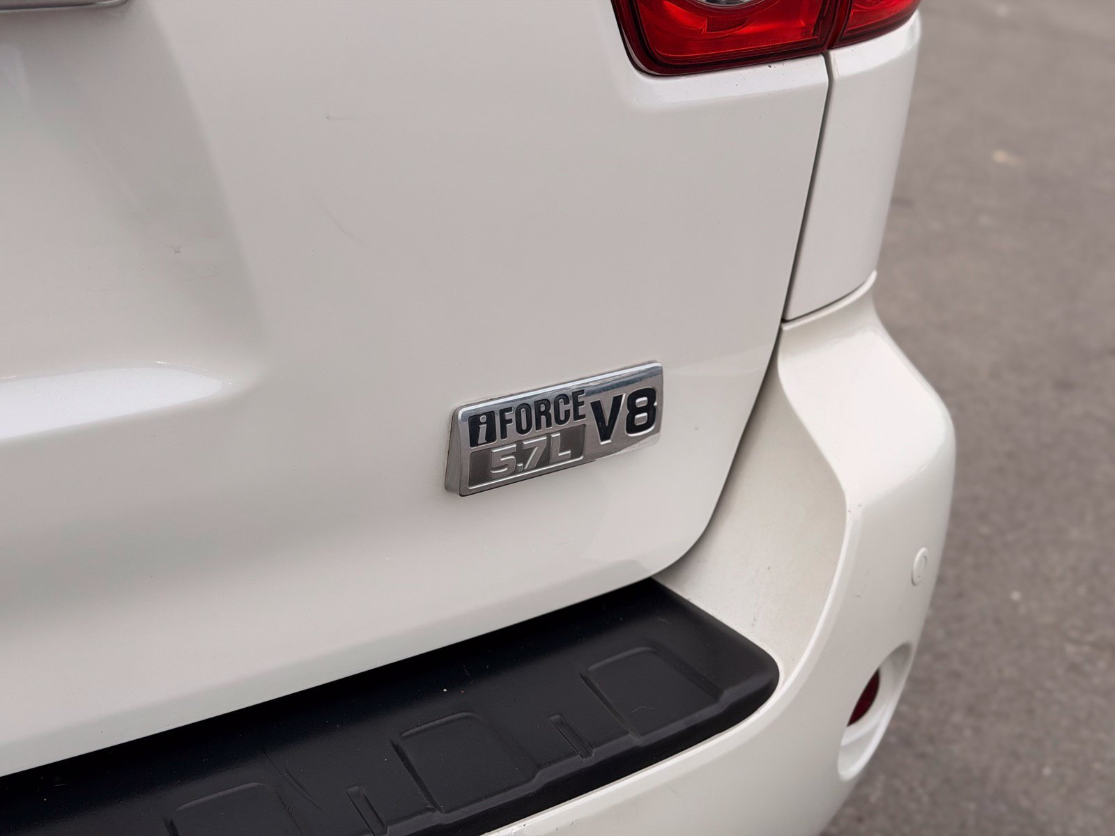 Used 2015 Toyota Sequoia Platinum RWD image 10