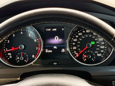 Used 2021 Volkswagen Tiguan SE R-Line image 36