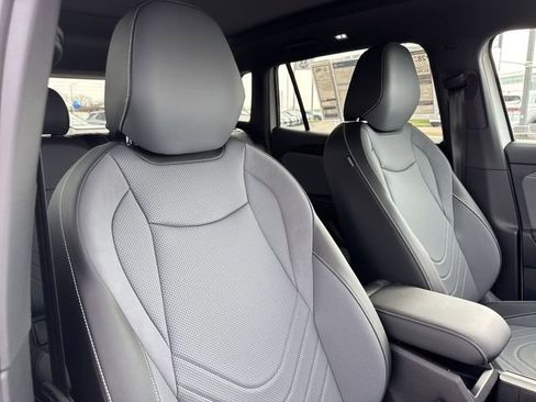 New 2026 Volkswagen Tiguan SE R-Line FWD image 24