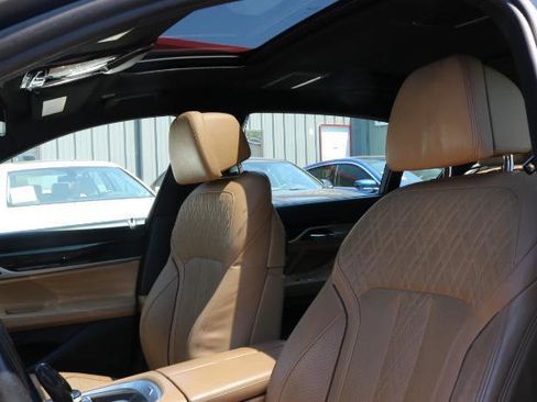 Used 2016 BMW 740i RWD image 7