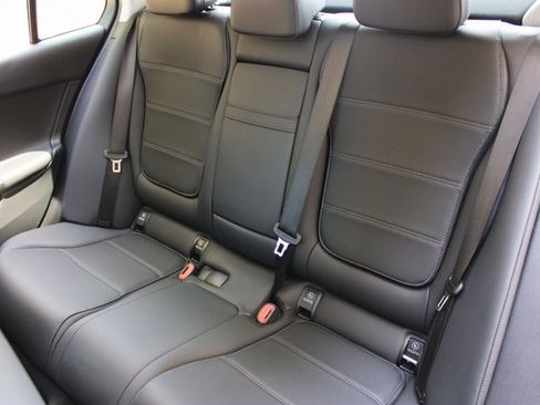 Used 2023 Mercedes-Benz C 300 Sedan image 11