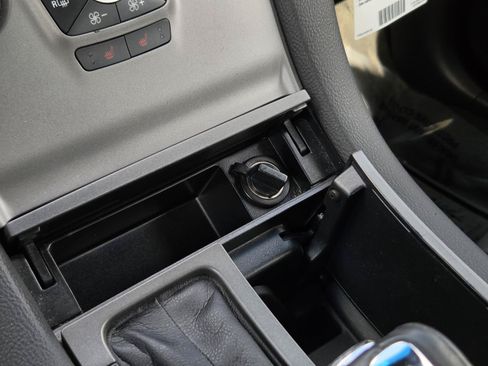 Used 2016 Ford Taurus SEL FWD image 26