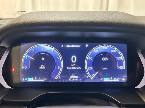 Used 2024 Jeep Grand Cherokee Laredo w/ Luxury Tech Group I AWD/4WD image 12