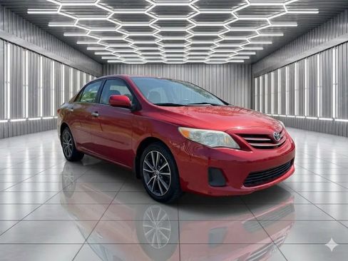 Used 2013 Toyota Corolla LE w/ Premium Pkg FWD image 3