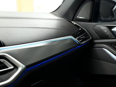 Used 2020 BMW X5 M50i w/ Premium Package image 34