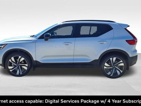 Used 2023 Volvo XC40 B5 Plus w/ Driver Assist Package image 5