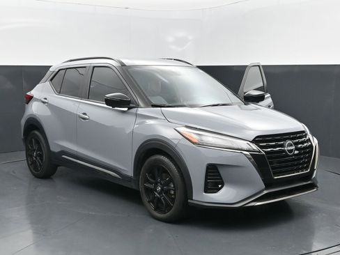 Used 2023 Nissan Kicks SR w/ SR Premium Package FWD image 7