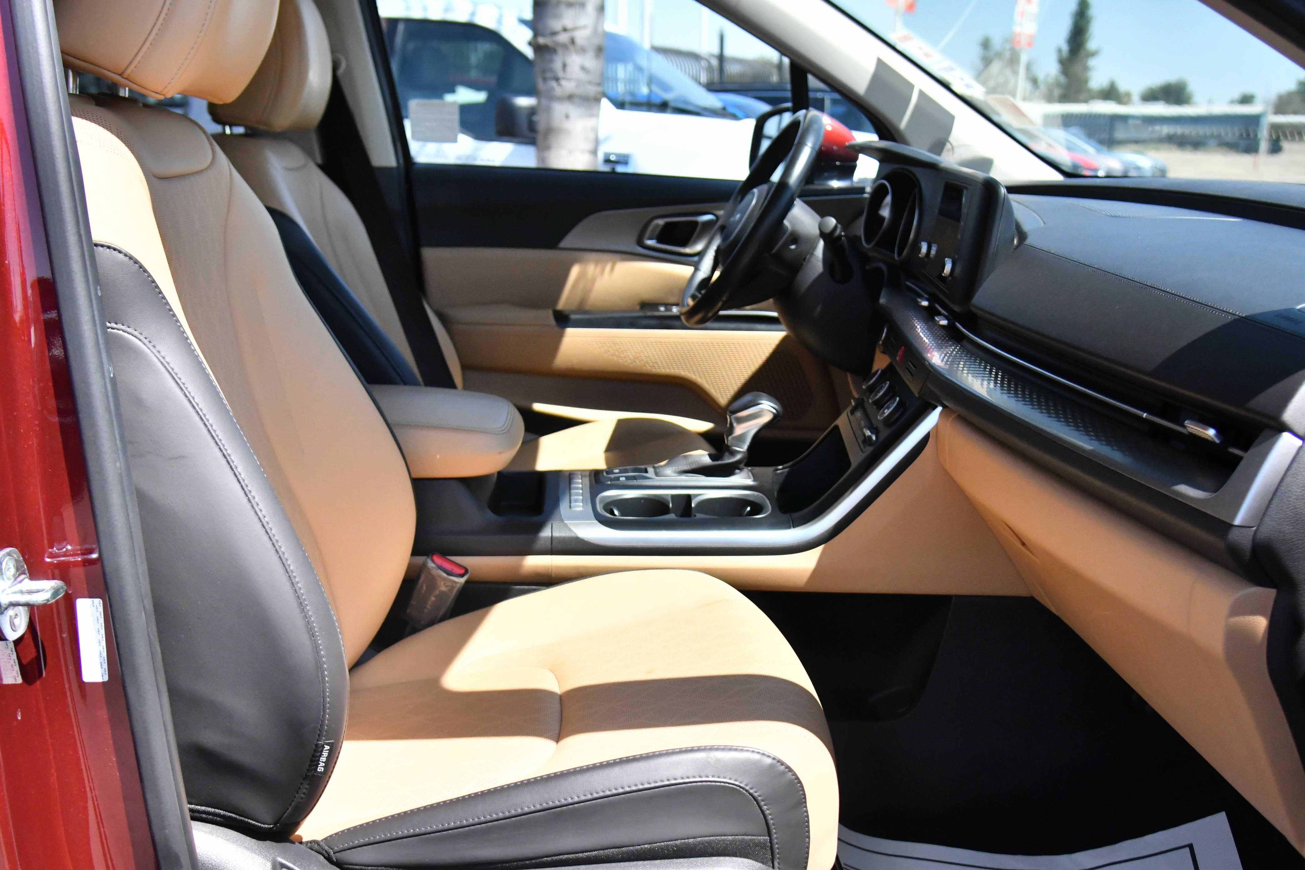 Used 2022 Kia Carnival LX FWD image 48