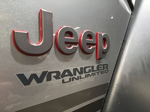 Used 2018 Jeep Wrangler Unlimited Rubicon w/ Dual Top Group image 10