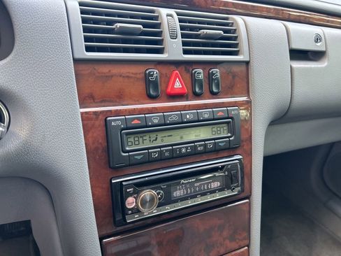 Used 2000 Mercedes-Benz E 320 Sedan image 7