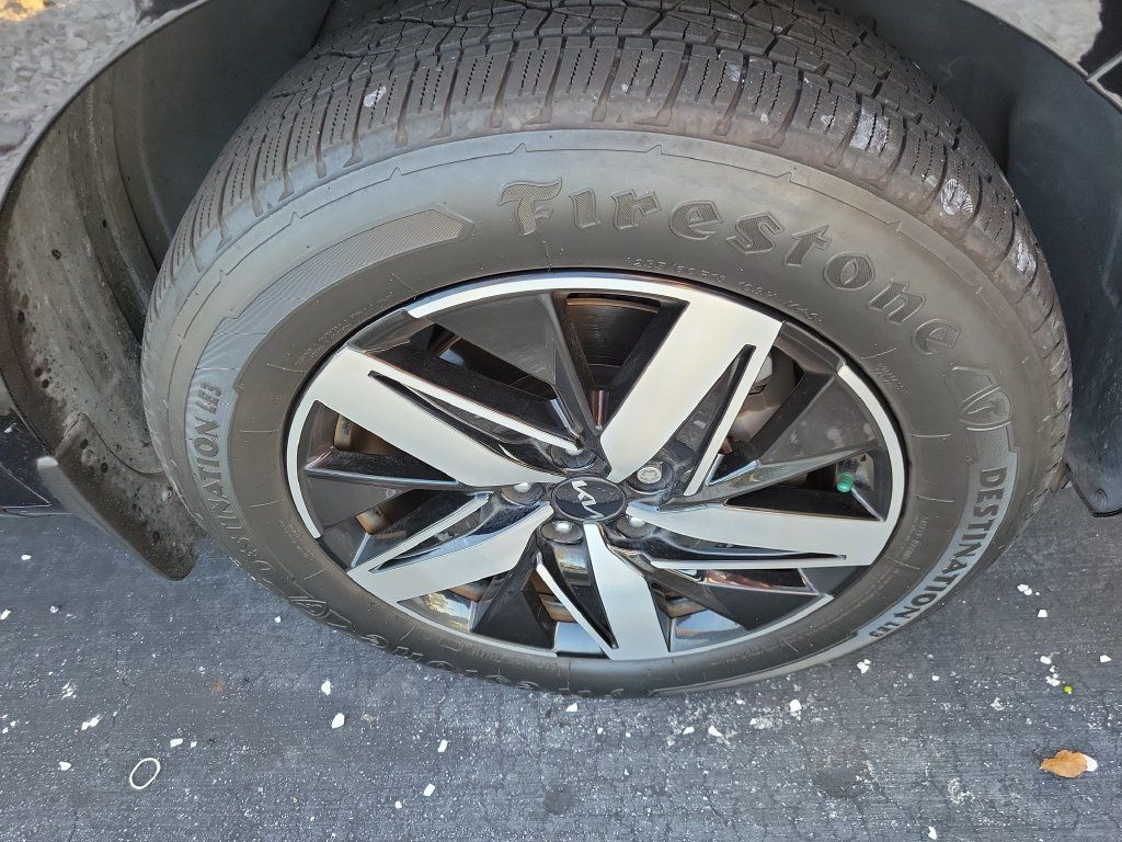 Used 2022 Kia Sorento EX w/ Panoramic Sunroof Package FWD image 9