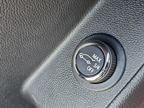 Used 2024 Chevrolet Traverse RS FWD image 46