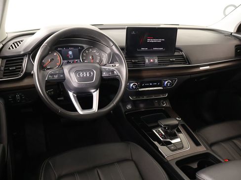 Used 2023 Audi Q5 2.0T Premium w/ Convenience Package image 2