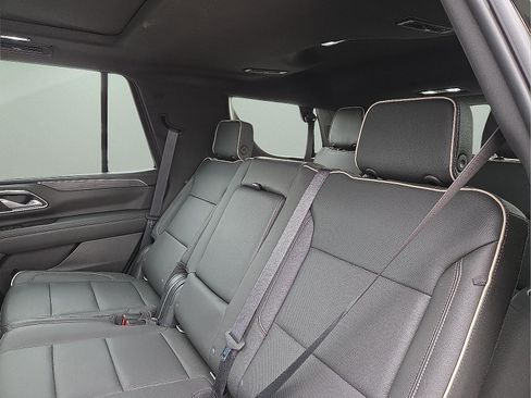 Used 2021 GMC Yukon SLT w/ SLT Premium Package image 9