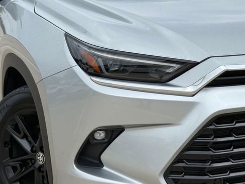 Used 2024 Toyota Grand Highlander AWD Hybrid image 3