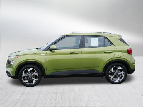 Used 2022 Hyundai Venue SEL FWD image 4
