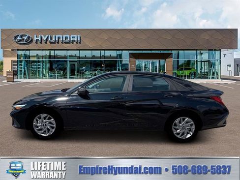 New 2026 Hyundai Elantra Hybrid FWD image 3