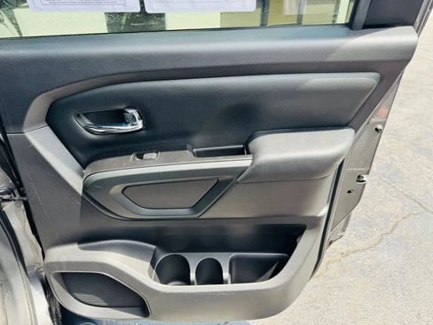 Used 2019 Nissan Titan SV w/ SV Convenience Package image 16