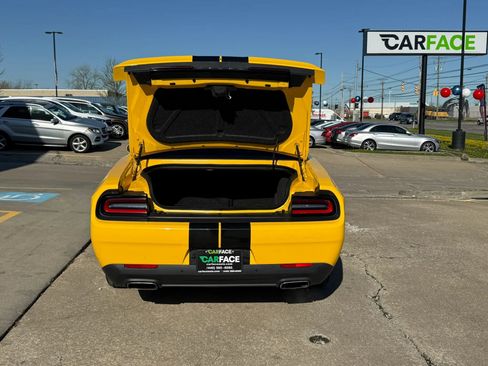 Used 2018 Dodge Challenger SXT w/ Driver Convenience Group image 12
