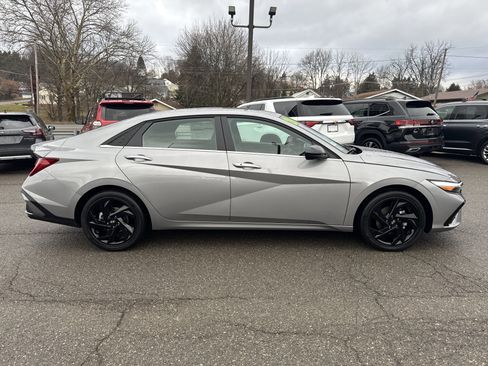 New 2026 Hyundai Elantra SEL Sport Premium image 2