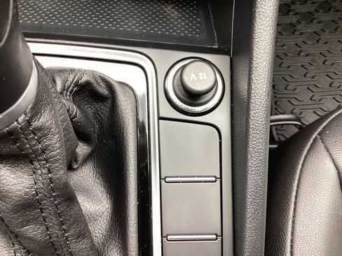 Used 2019 Volkswagen Jetta SE w/ Cold Weather Package FWD image 54