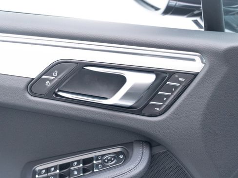 Certified 2026 Porsche Macan AWD/4WD image 15