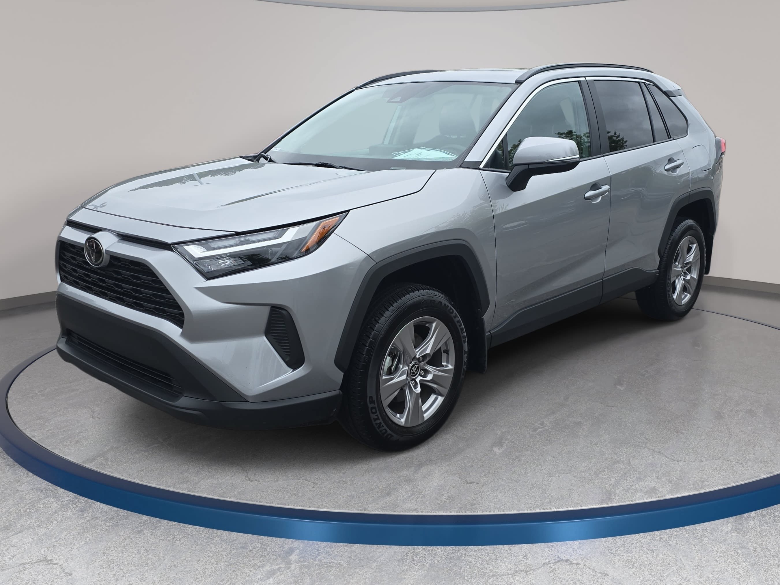 Used 2025 Toyota RAV4 XLE w/ Convenience Package FWD image 1
