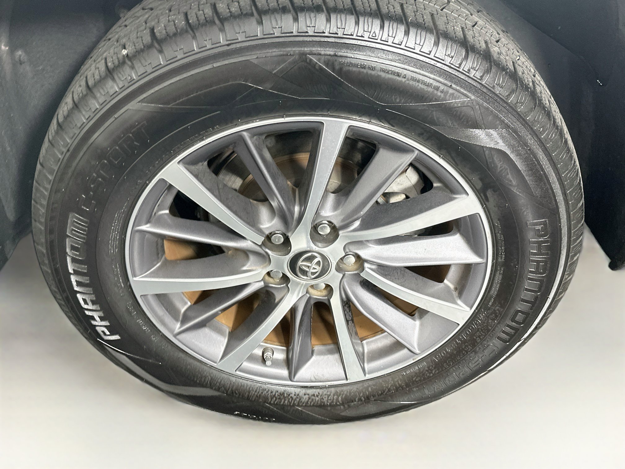 Used 2018 Toyota Highlander XLE FWD image 11