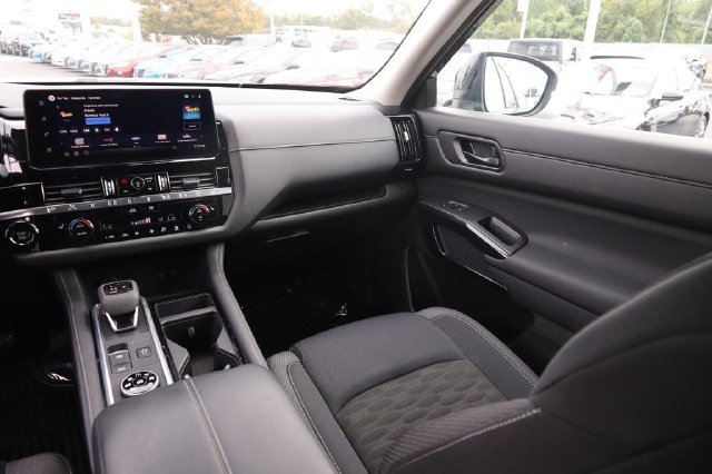 Certified 2026 Nissan Pathfinder SV AWD/4WD image 27