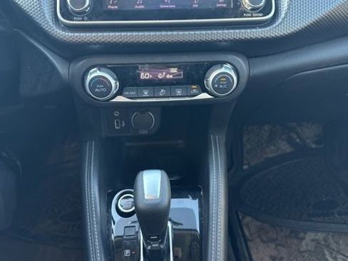 Used 2019 Nissan Kicks SV image 7