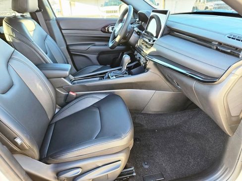 New 2026 Jeep Compass Limited image 8