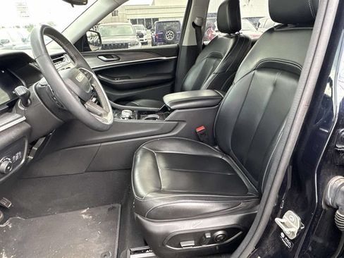 Used 2023 Jeep Grand Cherokee L Limited AWD/4WD image 18