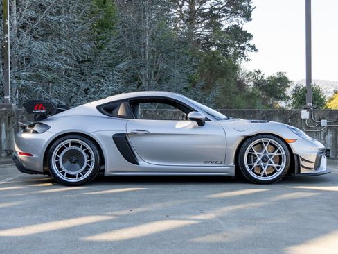 Used 2025 Porsche 718 Cayman GT4 RS image 12