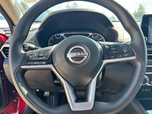 Used 2023 Nissan Altima 2.5 SV FWD image 27
