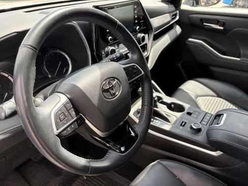 Used 2022 Toyota Highlander XSE AWD/4WD image 10