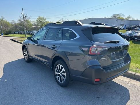 Used 2023 Subaru Outback Premium image 4