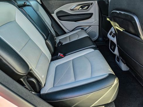 Certified 2024 GMC Terrain SLT image 35