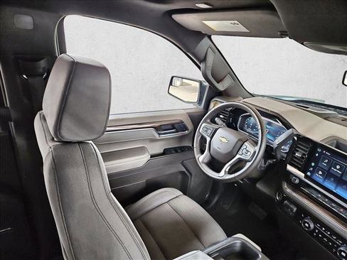 Used 2025 Chevrolet Silverado 1500 LT AWD/4WD image 2