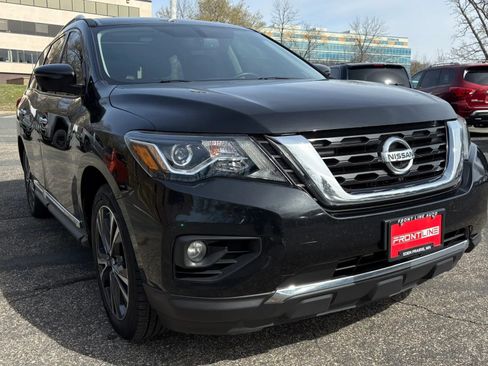 Used 2017 Nissan Pathfinder Platinum w/ Family Entertainment Package image 13
