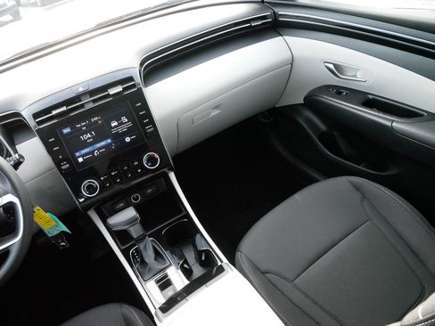 Used 2022 Hyundai Tucson SE image 11