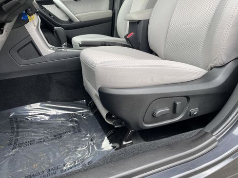 Used 2018 Subaru Forester 2.5i Premium w/ All-Weather Package image 10