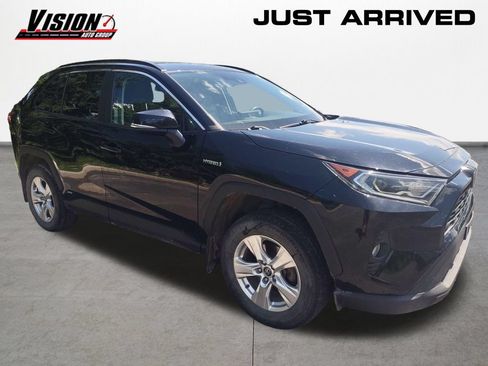 Used 2020 Toyota RAV4 XLE w/ XLE Grade Weather Package AWD/4WD image 7