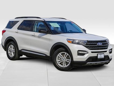 Used 2023 Ford Explorer XLT w/ Equipment Group 202A image 2