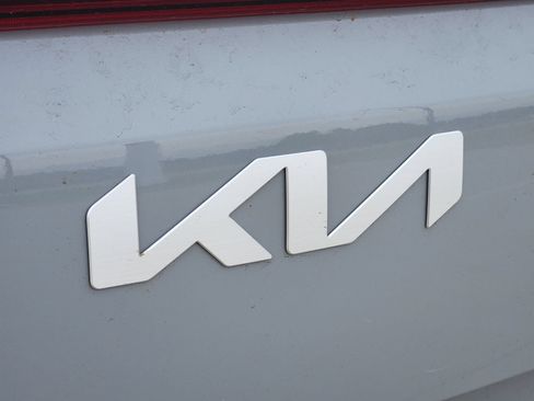Used 2025 Kia Carnival SX Prestige FWD image 12