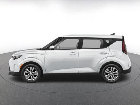 Used 2025 Kia Soul LX w/ LX Technology Package FWD image 3