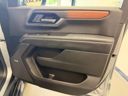 Used 2025 GMC Yukon Denali AWD/4WD image 34