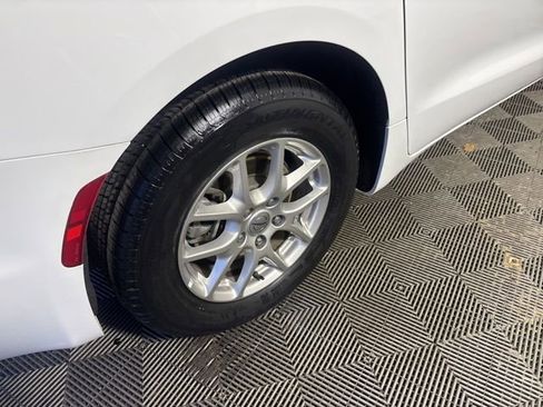 Used 2025 Chrysler Pacifica Select FWD image 7