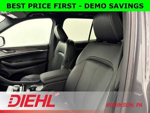 New 2025 Jeep Grand Cherokee Limited w/ Black Appearance Package image 20